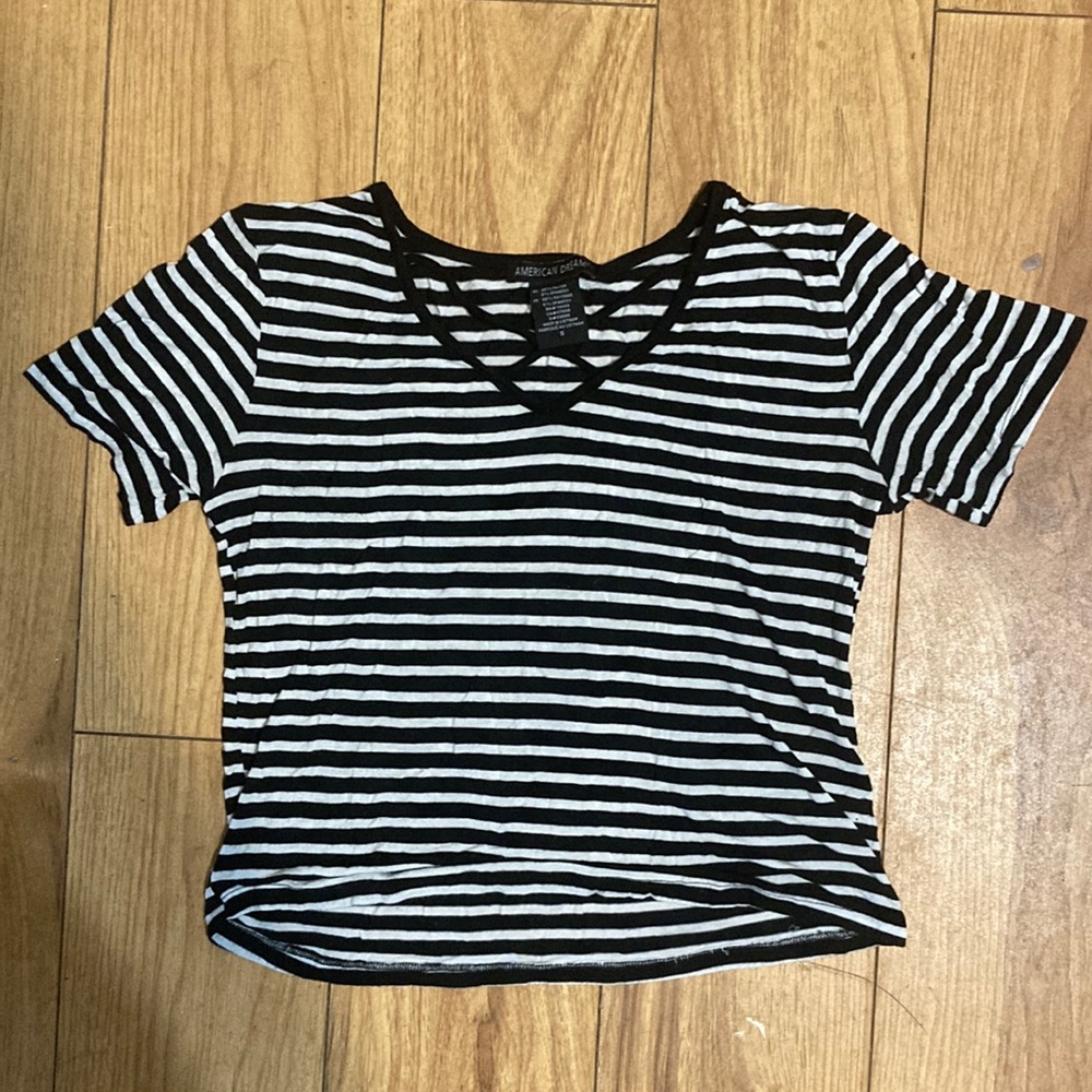 American Dream woman's black and white striped cropped short sleeve. Size 6-10